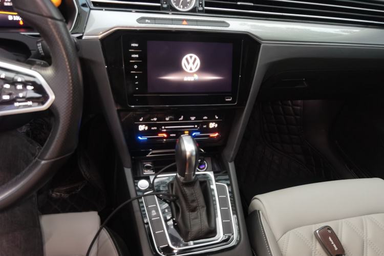 Used Volkswagen Magotan 2023 2 Million Units Limited Edition 330TSI DSG Leading Version Audio And AC Panel