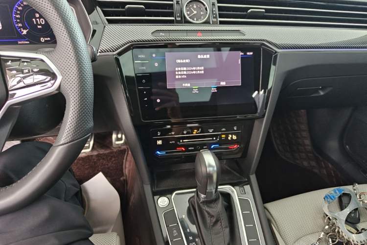 Used Volkswagen Magotan 2023 2 Million Units Commemorative Edition 330TSI DSG Luxury Version Audio And AC Panel
