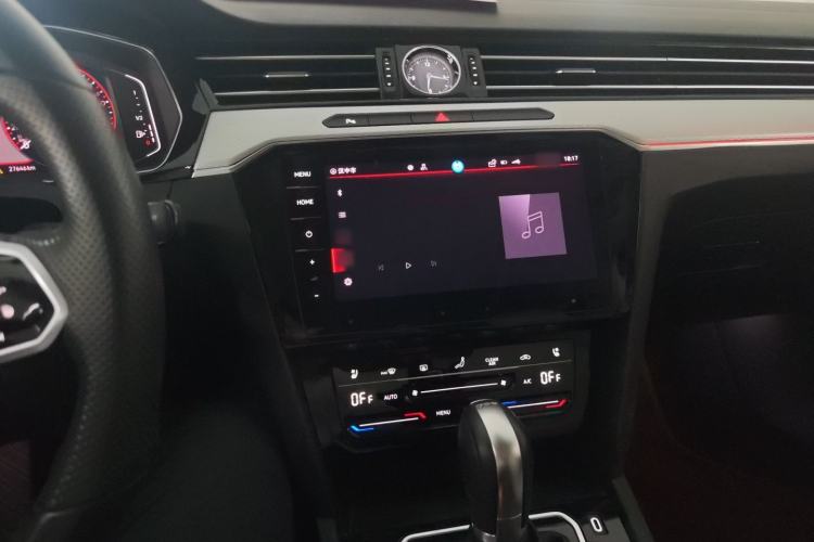 Used Volkswagen Magotan 2023 2 Million Units Commemorative Edition 330TSI DSG Luxury Version Audio And AC Panel