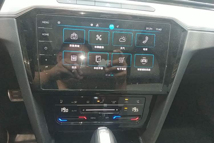 Used Volkswagen Magotan 2023 2 Million Units Commemorative Edition 330TSI DSG Luxury Version Audio And AC Panel