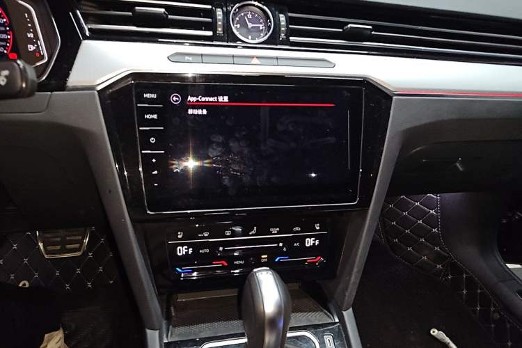 Used Volkswagen Magotan 2023 2 Million Units Commemorative Edition 330TSI DSG Luxury Version Audio And AC Panel