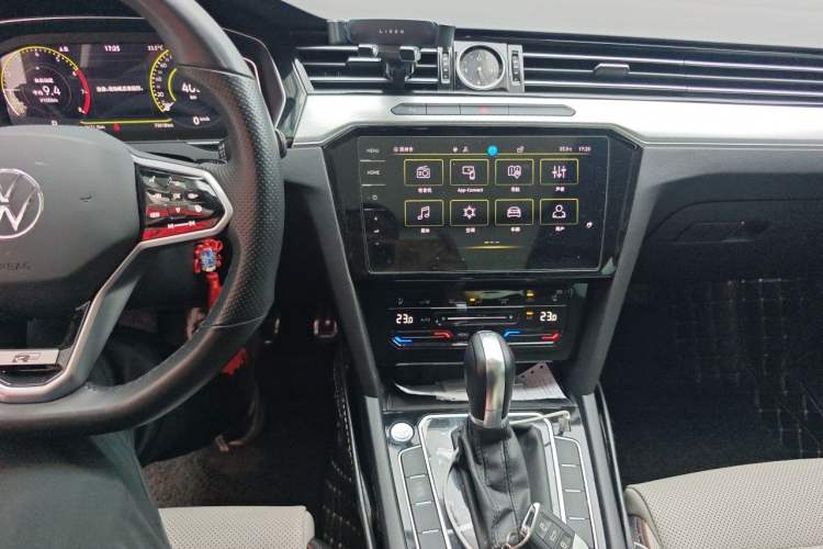Used Volkswagen Magotan 2023 2 Million Units Commemorative Edition 330TSI DSG Luxury Version Audio And AC Panel
