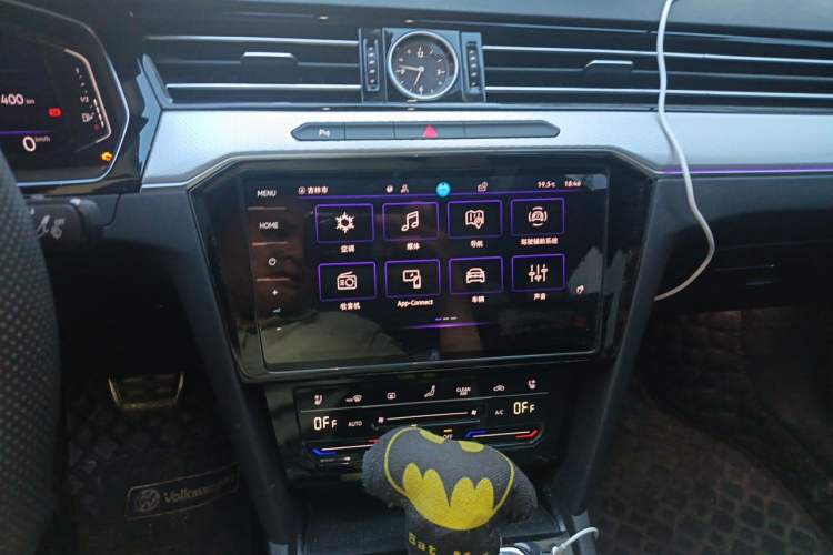 Used Volkswagen Magotan 2023 2 Million Units Commemorative Edition 330TSI DSG Luxury Version Audio And AC Panel