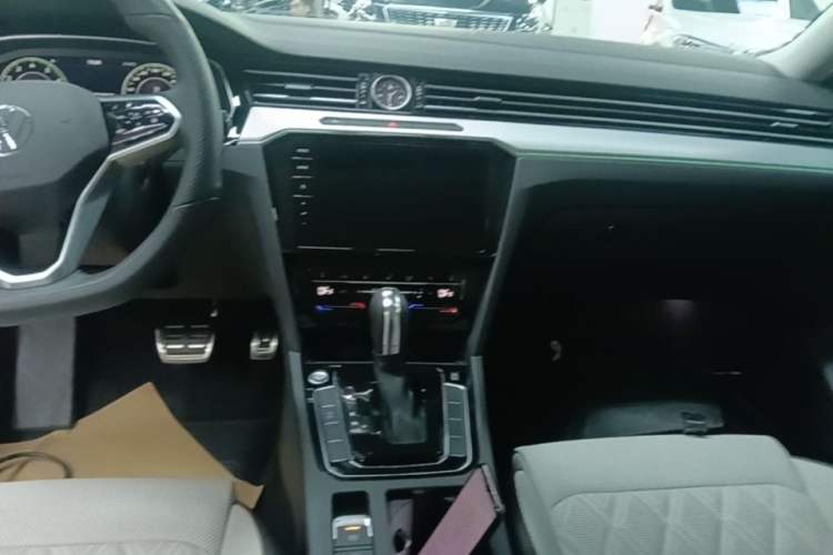 Used Volkswagen Magotan 2023 2 Million Units Commemorative Edition 330TSI DSG Luxury Version Audio And AC Panel
