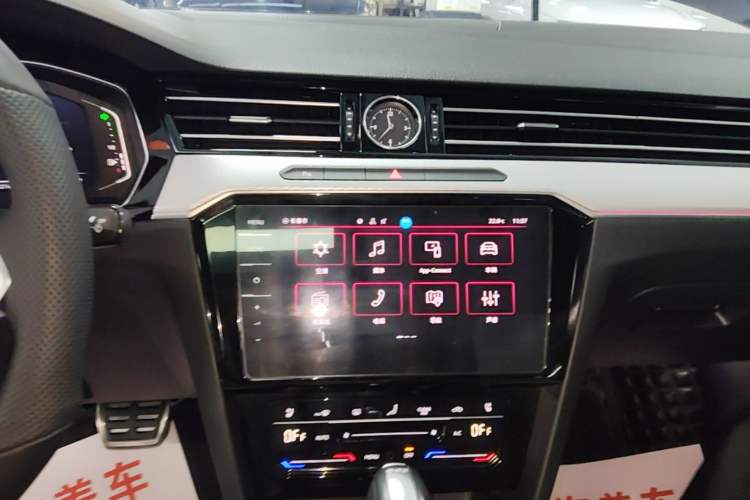 Used Volkswagen Magotan 2023 2 Million Units Commemorative Edition 330TSI DSG Luxury Version Audio And AC Panel