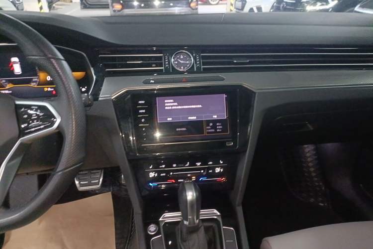 Used Volkswagen Magotan 2023 2 Million Units Limited Edition 330TSI DSG Leading Version Audio And AC Panel