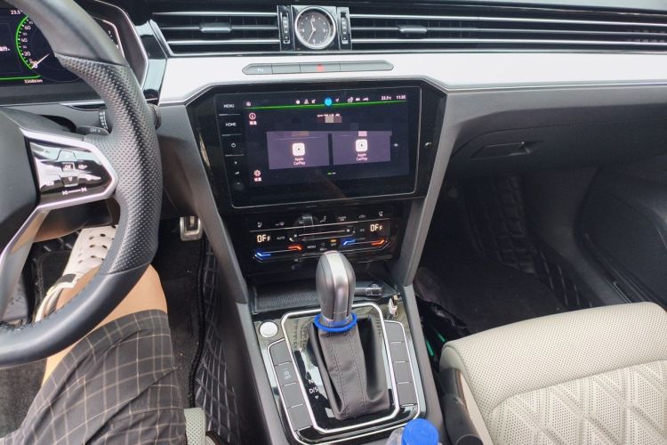 Used Volkswagen Magotan 2023 2 Million Units Commemorative Edition 330TSI DSG Luxury Version Audio And AC Panel