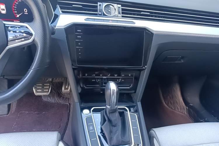 Used Volkswagen Magotan 2023 2 Million Units Commemorative Edition 330TSI DSG Luxury Version Audio And AC Panel
