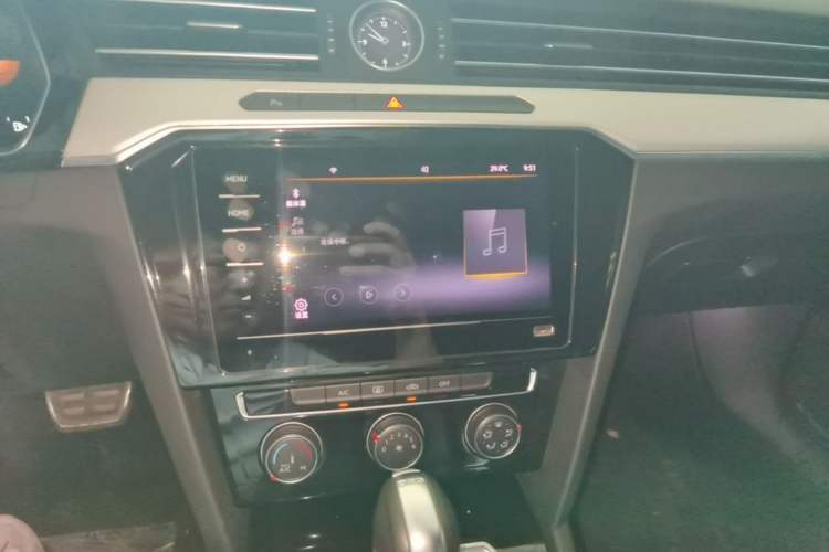 Used Volkswagen Magotan 2023 2 Million Units Limited-Edition 280TSI DSG Comfort Version Audio And AC Panel