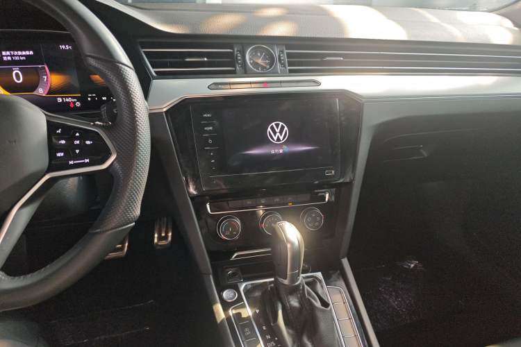 Used Volkswagen Magotan 2023 2 Million Units Limited-Edition 280TSI DSG Comfort Version Audio And AC Panel