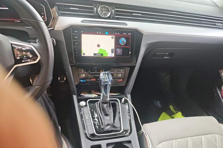 Used Volkswagen Magotan 2023 2 Million Units Commemorative Edition 330TSI DSG Luxury Version Audio And AC Panel