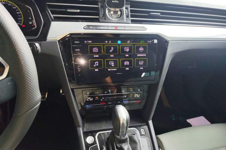 Used Volkswagen Magotan 2023 2 Million Units Limited-Edition 380TSI DSG Flagship Version Audio And AC Panel