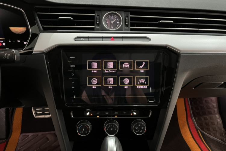 Used Volkswagen Magotan 2023 2 Million Units Limited-Edition 280TSI DSG Comfort Version Audio And AC Panel