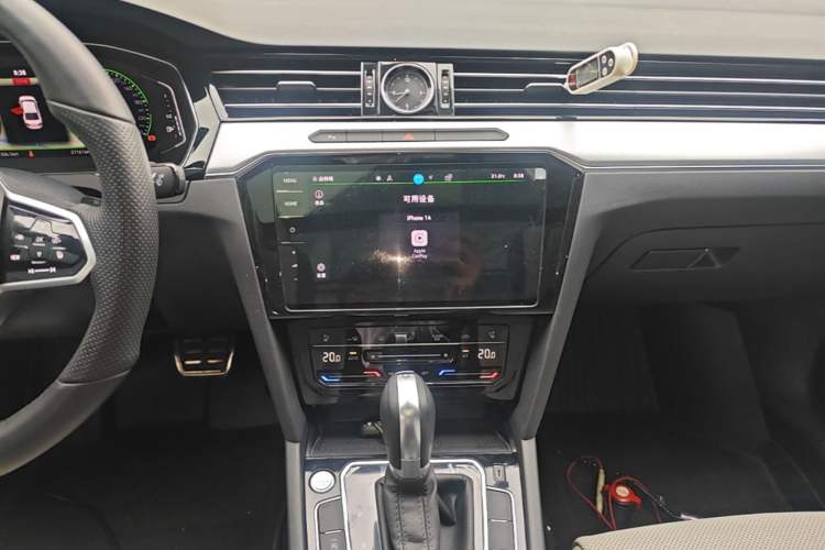 Used Volkswagen Magotan 2023 2 Million Units Commemorative Edition 330TSI DSG Luxury Version Audio And AC Panel