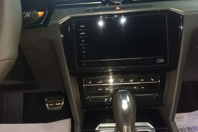 Used Volkswagen Magotan 2023 2 Million Units Limited Edition 330TSI DSG Leading Version Audio And AC Panel