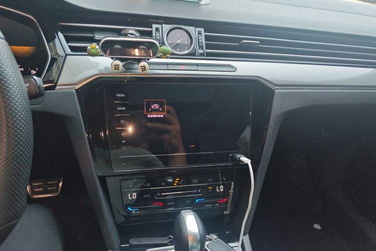 Used Volkswagen Magotan 2023 2 Million Units Limited Edition 330TSI DSG Leading Version Audio And AC Panel
