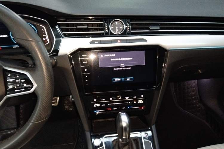 Used Volkswagen Magotan 2023 2 Million Units Commemorative Edition 330TSI DSG Luxury Version Audio And AC Panel