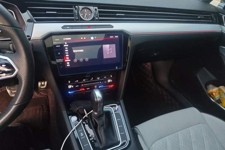 Used Volkswagen Magotan 2023 2 Million Units Commemorative Edition 330TSI DSG Luxury Version Audio And AC Panel