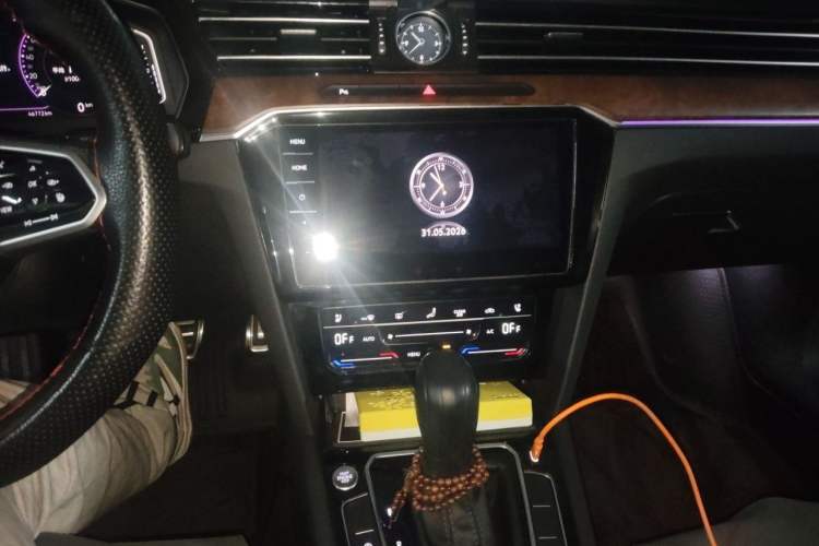 Used Volkswagen Magotan 2023 2 Million Units Commemorative Edition 330TSI DSG Luxury Version Audio And AC Panel