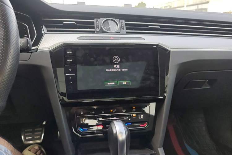 Used Volkswagen Magotan 2023 2 Million Units Commemorative Edition 330TSI DSG Luxury Version Audio And AC Panel