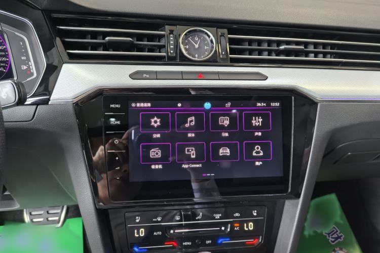 Used Volkswagen Magotan 2023 2 Million Units Commemorative Edition 330TSI DSG Luxury Version Audio And AC Panel