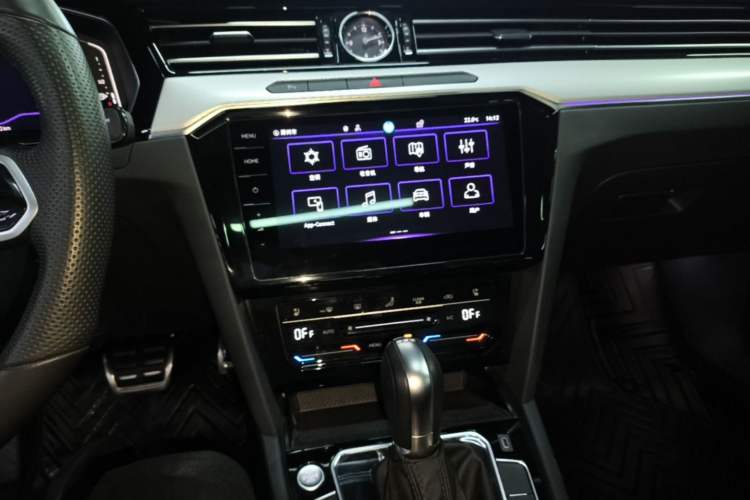 Used Volkswagen Magotan 2023 2 Million Units Commemorative Edition 330TSI DSG Luxury Version Audio And AC Panel