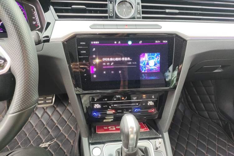Used Volkswagen Magotan 2023 2 Million Units Commemorative Edition 330TSI DSG Luxury Version Audio And AC Panel