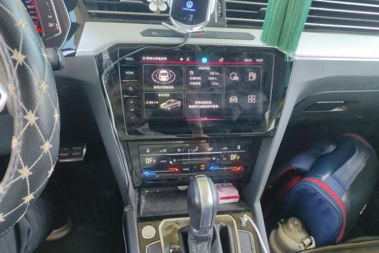 Used Volkswagen Magotan 2023 2 Million Units Commemorative Edition 330TSI DSG Luxury Version Audio And AC Panel