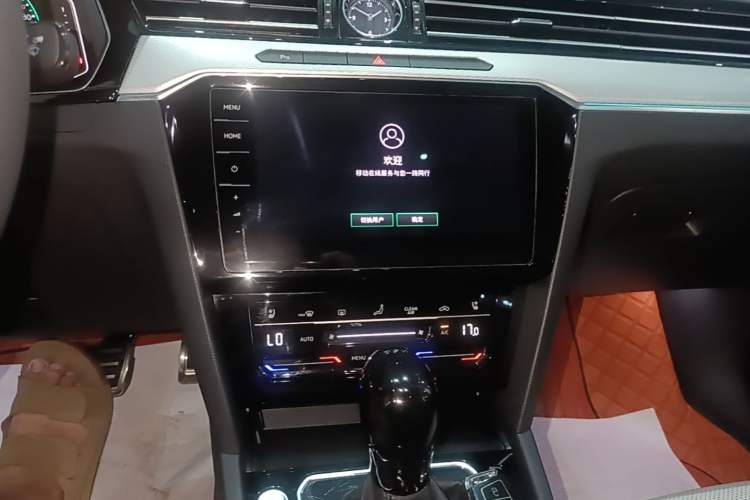 Used Volkswagen Magotan 2023 2 Million Units Commemorative Edition 330TSI DSG Luxury Version Audio And AC Panel
