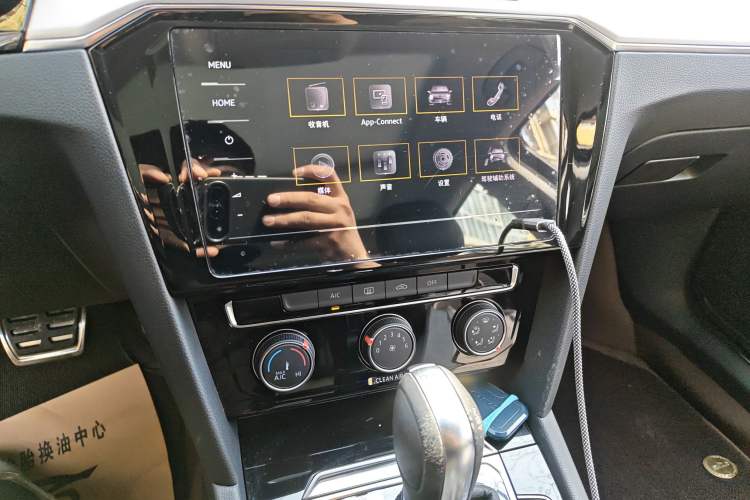 Used Volkswagen Magotan 2023 2 Million Units Limited-Edition 280TSI DSG Comfort Version Audio And AC Panel