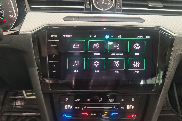 Used Volkswagen Magotan 2023 2 Million Units Commemorative Edition 330TSI DSG Luxury Version Audio And AC Panel