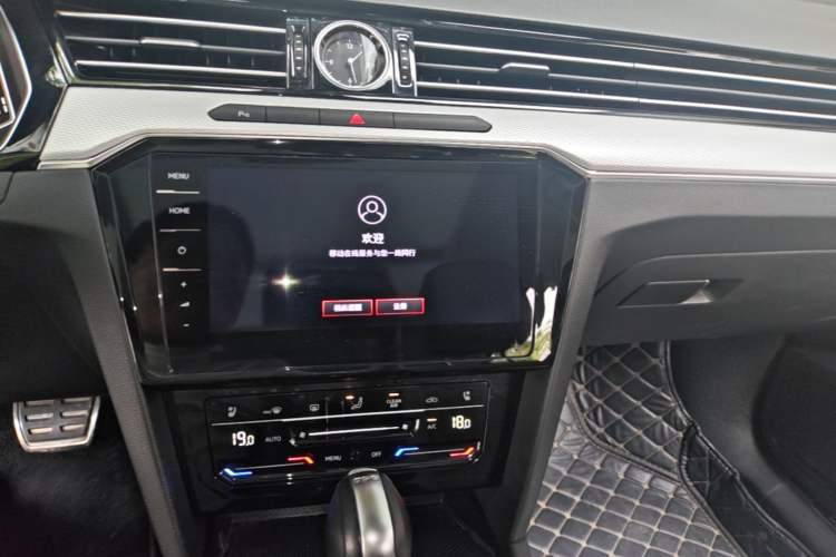 Used Volkswagen Magotan 2023 2 Million Units Commemorative Edition 330TSI DSG Luxury Version Audio And AC Panel