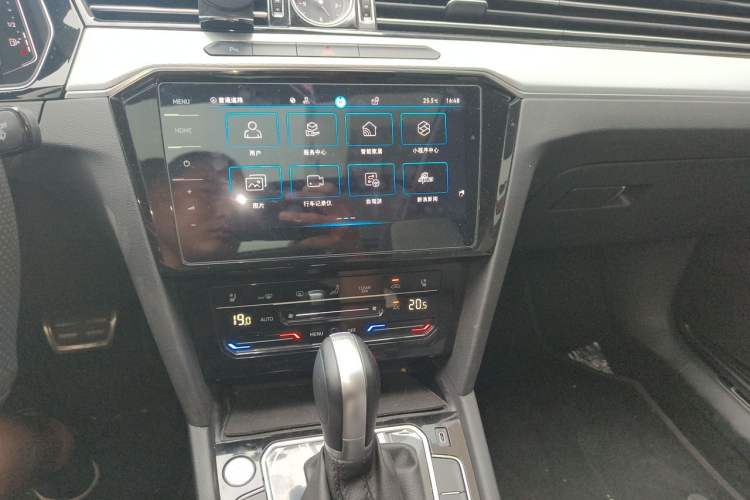 Used Volkswagen Magotan 2023 2 Million Units Limited Edition 330TSI DSG Leading Version Audio And AC Panel