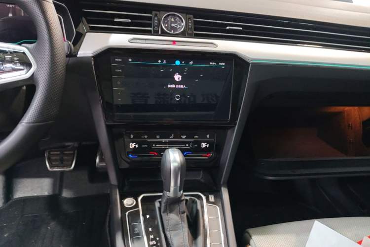 Used Volkswagen Magotan 2023 2 Million Units Commemorative Edition 330TSI DSG Luxury Version Audio And AC Panel