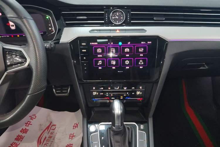 Used Volkswagen Magotan 2023 2 Million Units Commemorative Edition 330TSI DSG Luxury Version Audio And AC Panel