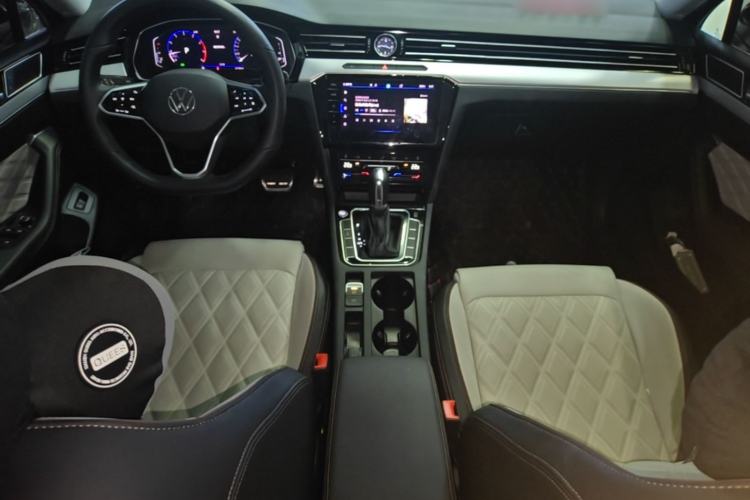 Used Volkswagen Magotan 2023 2 Million Units Limited Edition 330TSI DSG Leading Version Center Console