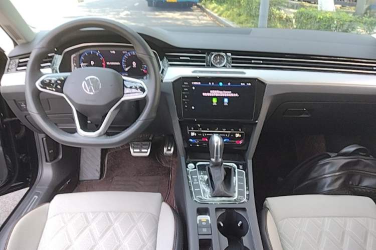 Used Volkswagen Magotan 2023 2 Million Units Commemorative Edition 330TSI DSG Luxury Version Center Console