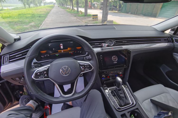Used Volkswagen Magotan 2023 2 Million Units Limited Edition 330TSI DSG Leading Version Center Console