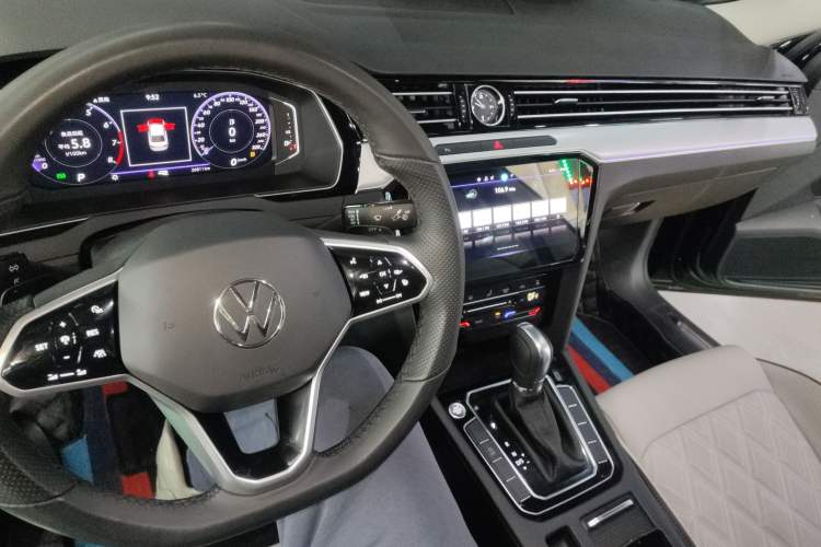 Used Volkswagen Magotan 2023 2 Million Units Commemorative Edition 330TSI DSG Luxury Version Center Console