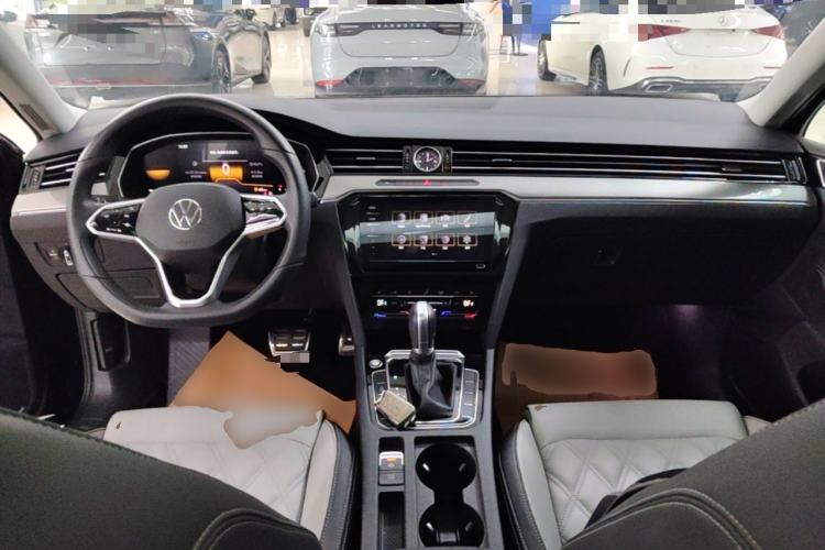 Used Volkswagen Magotan 2023 2 Million Units Limited Edition 330TSI DSG Leading Version Center Console
