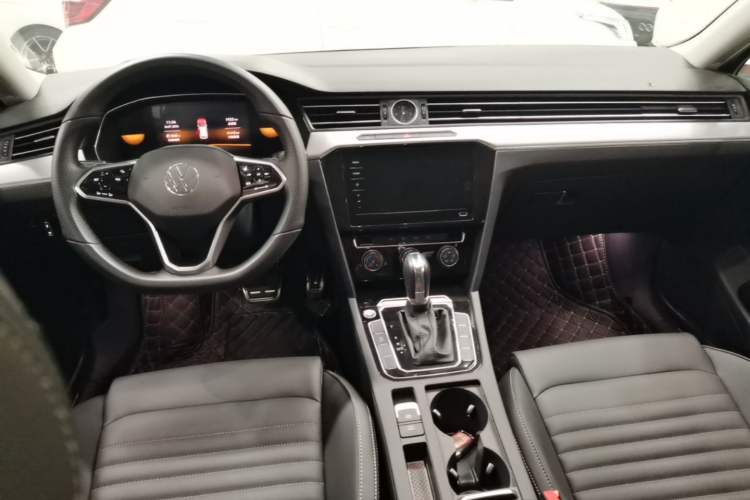 Used Volkswagen Magotan 2023 2 Million Units Limited-Edition 280TSI DSG Comfort Version Center Console