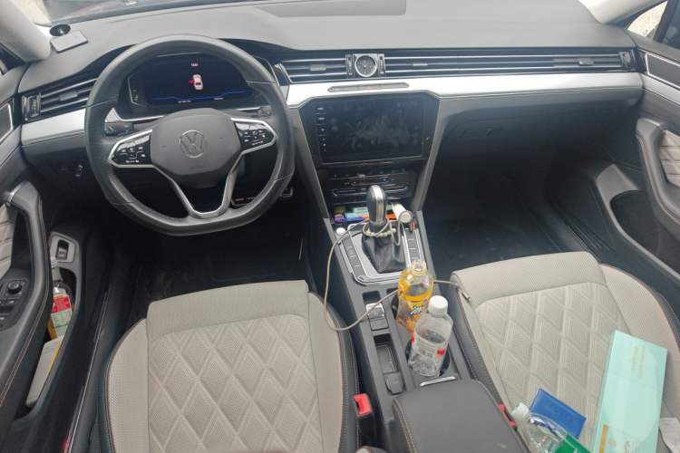 Used Volkswagen Magotan 2023 2 Million Units Commemorative Edition 330TSI DSG Luxury Version Center Console