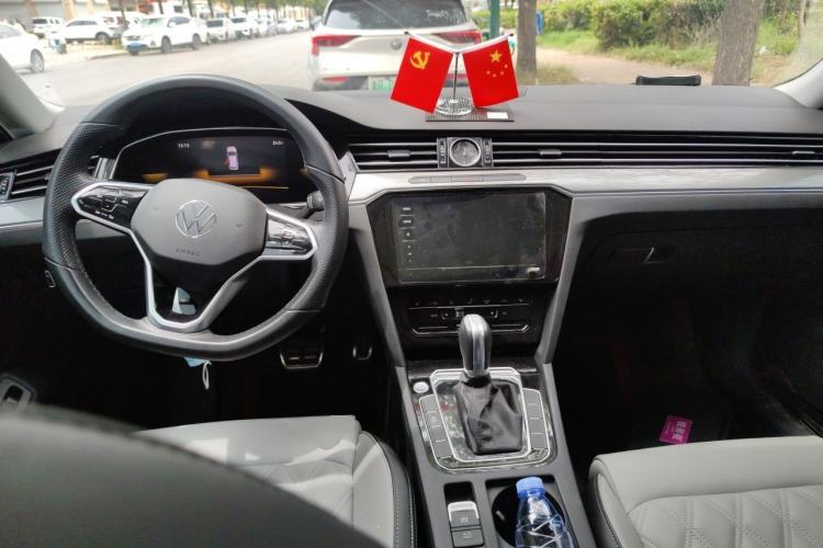 Used Volkswagen Magotan 2023 2 Million Units Limited Edition 330TSI DSG Leading Version Center Console