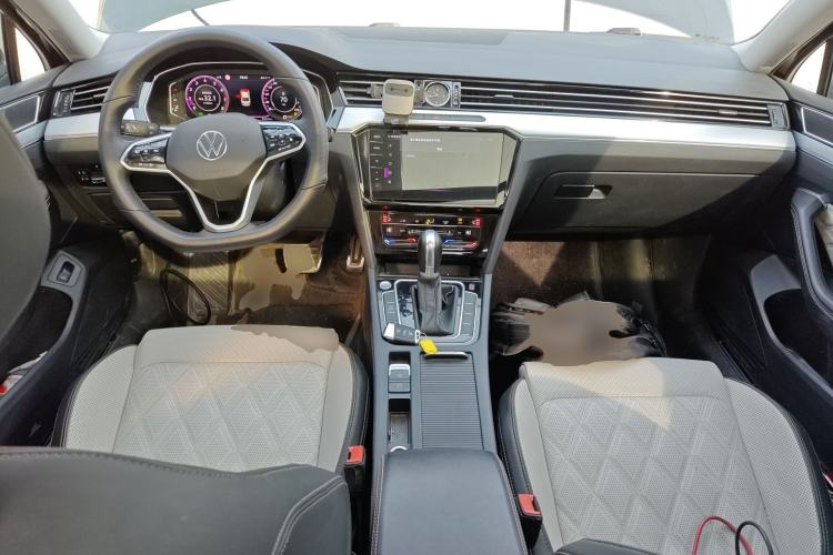 Used Volkswagen Magotan 2023 2 Million Units Commemorative Edition 330TSI DSG Luxury Version Center Console