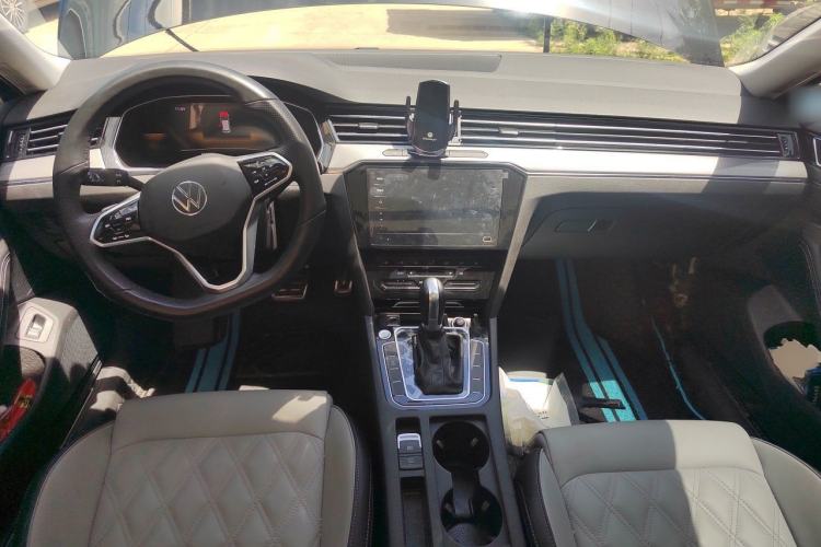 Used Volkswagen Magotan 2023 2 Million Units Limited Edition 330TSI DSG Leading Version Center Console