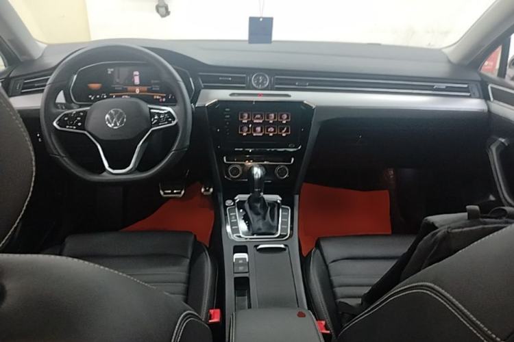 Used Volkswagen Magotan 2023 2 Million Units Limited-Edition 280TSI DSG Comfort Version Center Console