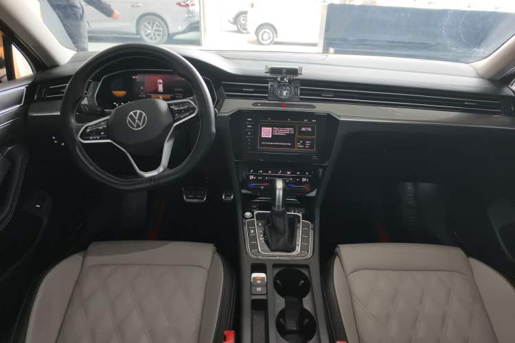Used Volkswagen Magotan 2023 2 Million Units Limited Edition 330TSI DSG Leading Version Center Console