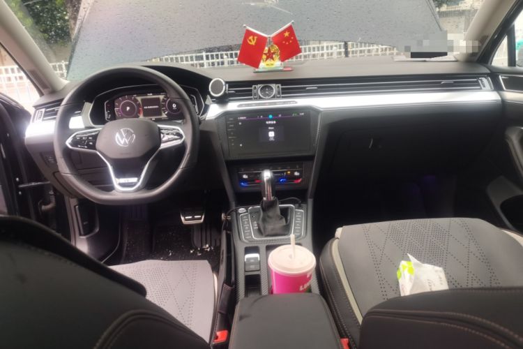 Used Volkswagen Magotan 2023 2 Million Units Limited-Edition 380TSI DSG Flagship Version Center Console