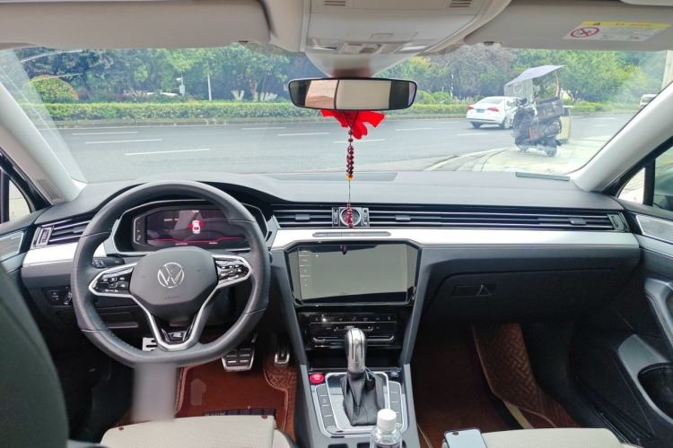 Used Volkswagen Magotan 2023 2 Million Units Commemorative Edition 330TSI DSG Luxury Version Center Console