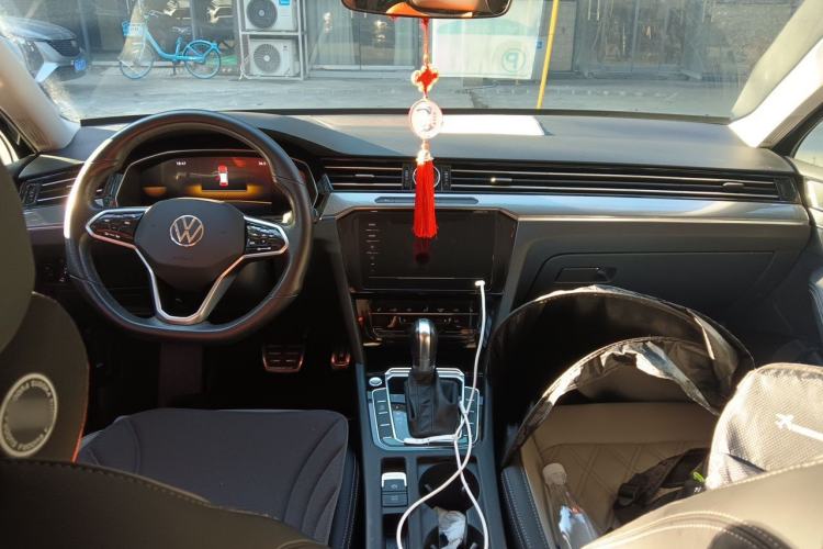 Used Volkswagen Magotan 2023 2 Million Units Limited Edition 330TSI DSG Leading Version Center Console